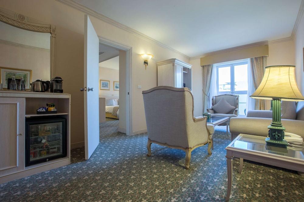Hotel Le Vendome 케이프타운 외부 사진 A suite at the hotel